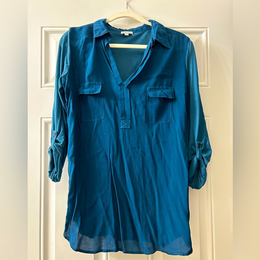 🔹 Splendid two-toned blue 3/4 sleeved collared top 🔹